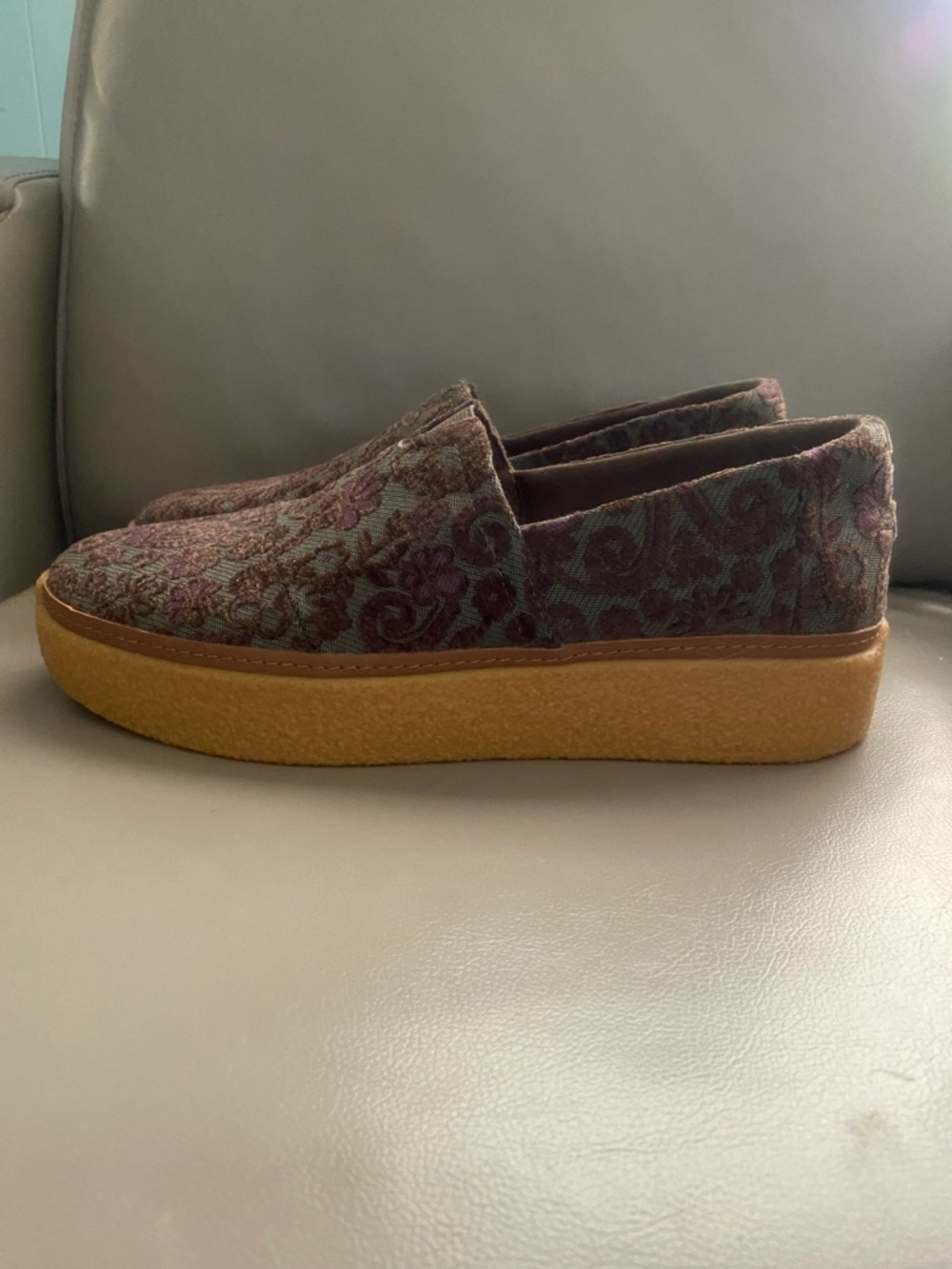 TOM’S SHOES Womens Patterned Slip-On Platform Mules